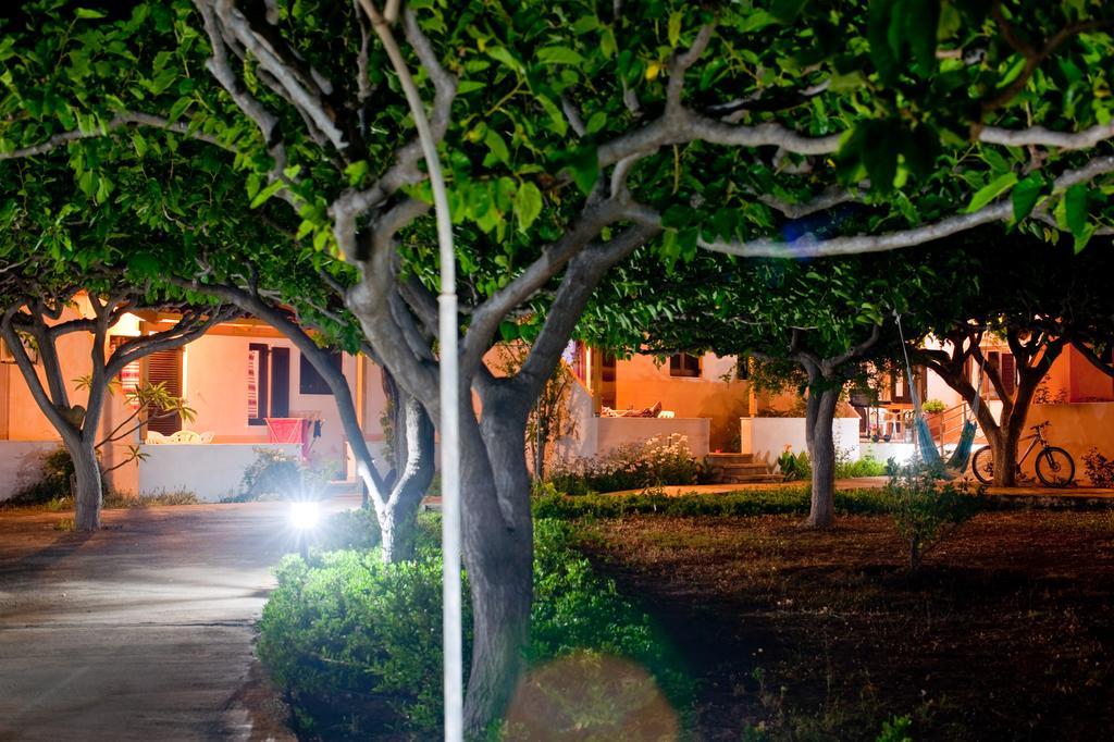 Dolphin Apartments Frangocastelo Exterior photo