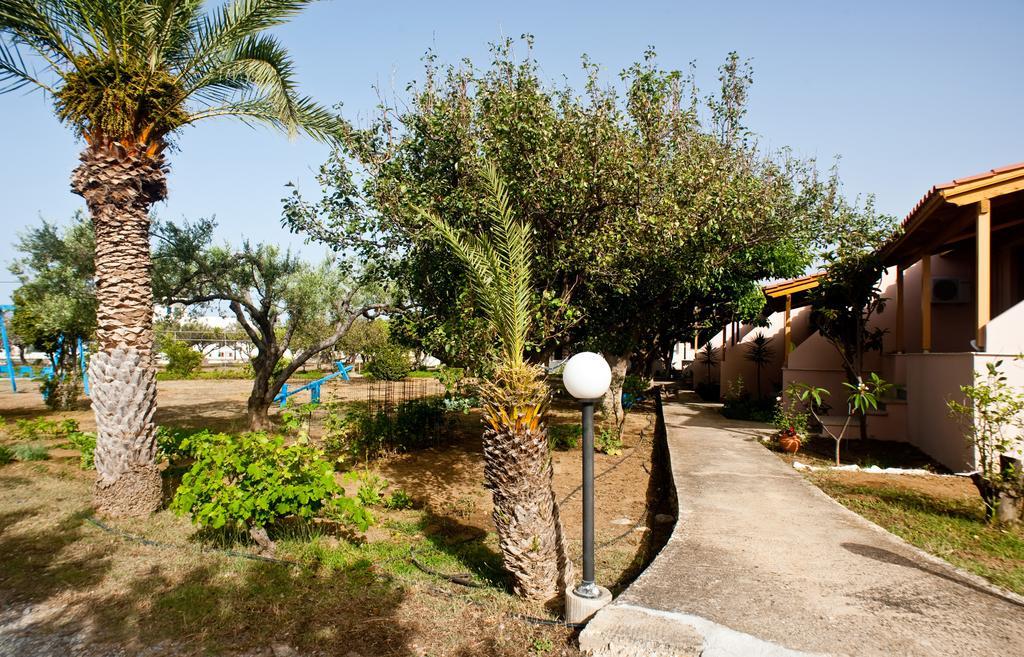 Dolphin Apartments Frangocastelo Exterior photo