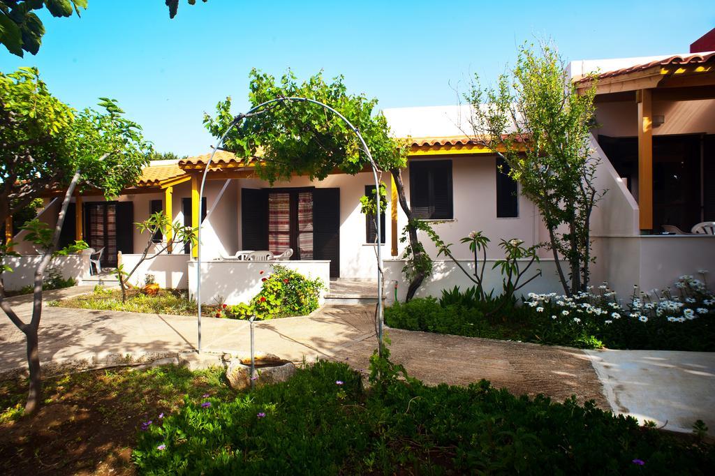 Dolphin Apartments Frangocastelo Exterior photo